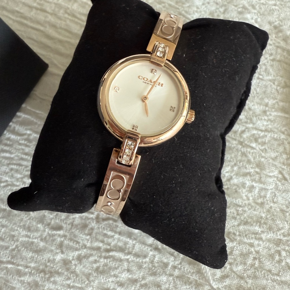 Coach Gold Watch Elegant Accessory - Picture 4 of 7